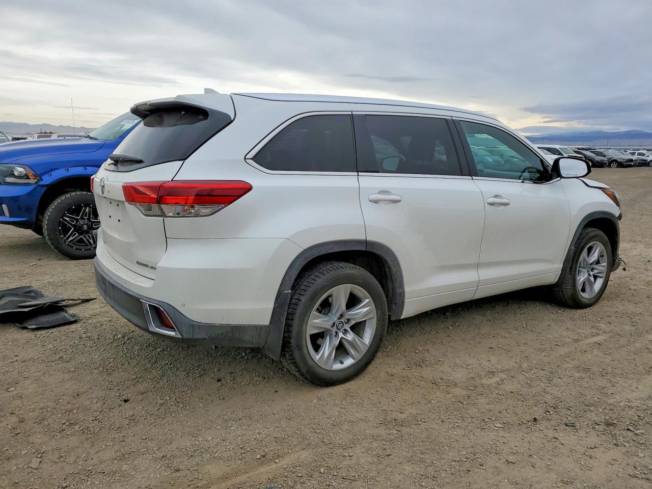 2018 TOYOTA HIGHLANDER LIMITED photo 3