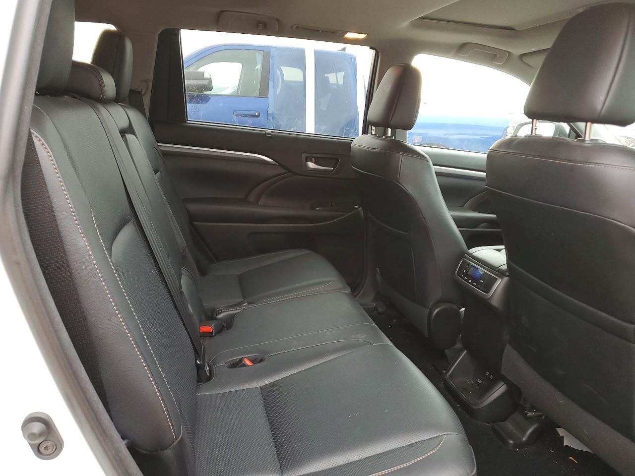 2018 TOYOTA HIGHLANDER LIMITED photo 10