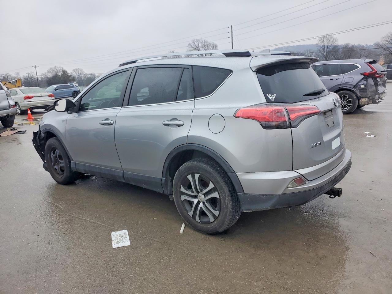 2018 TOYOTA RAV4 LE photo 2