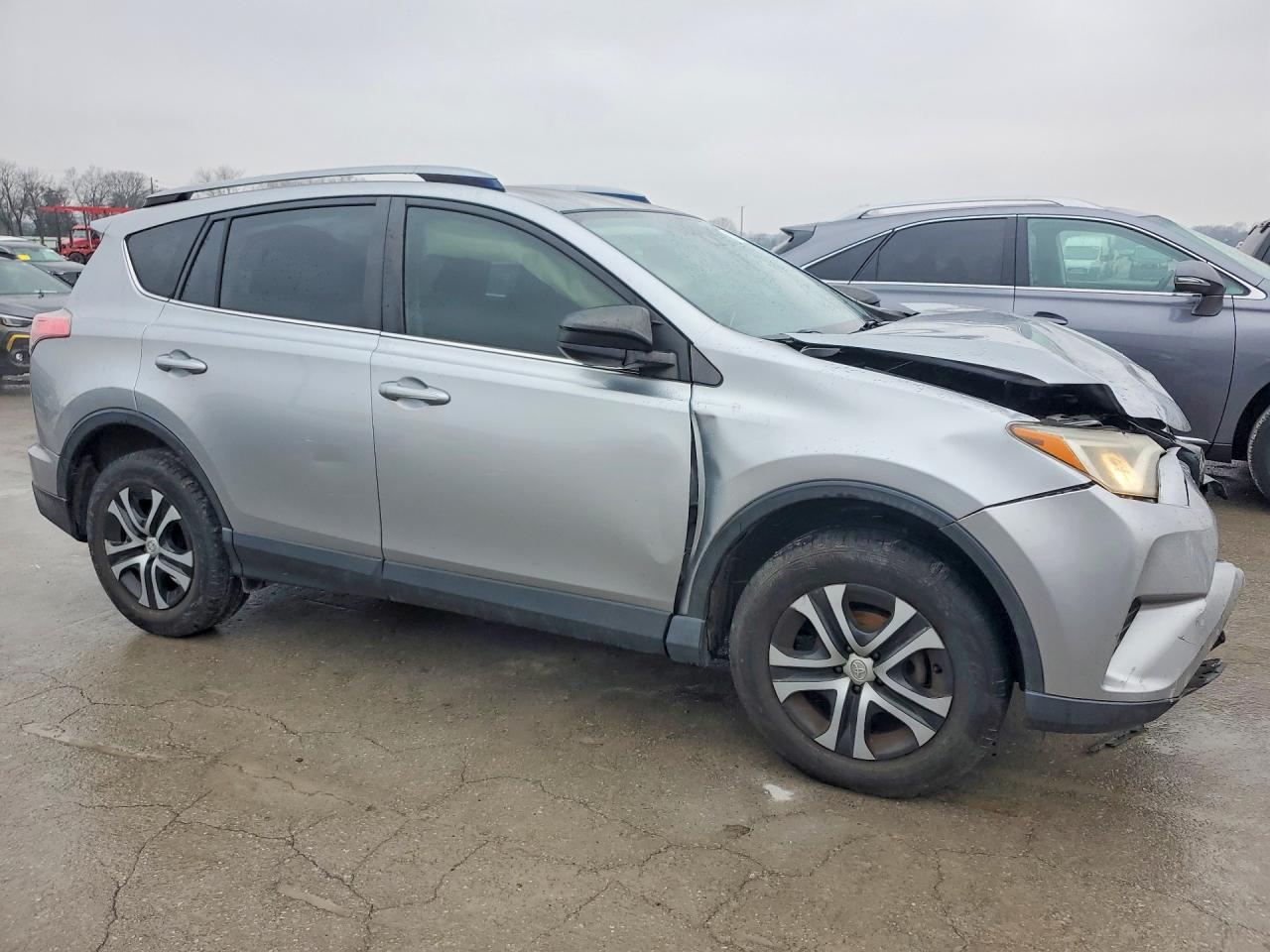 2018 TOYOTA RAV4 LE photo 4