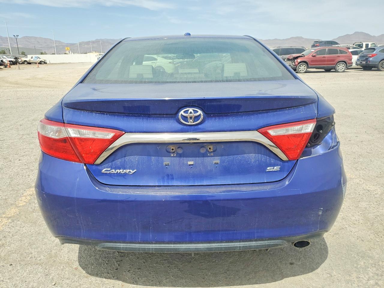 2016 TOYOTA CAMRY LE photo 11