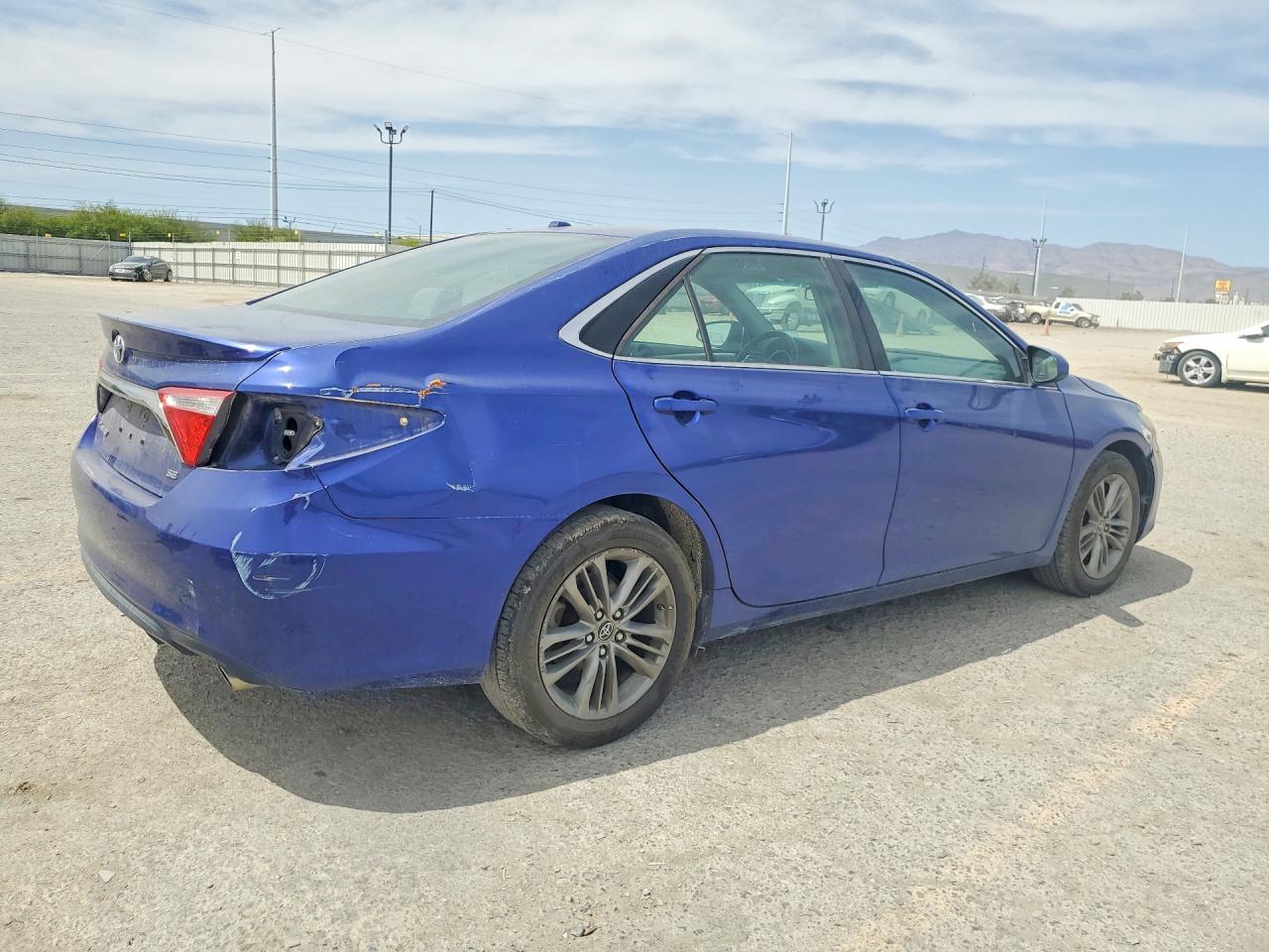 2016 TOYOTA CAMRY LE photo 5