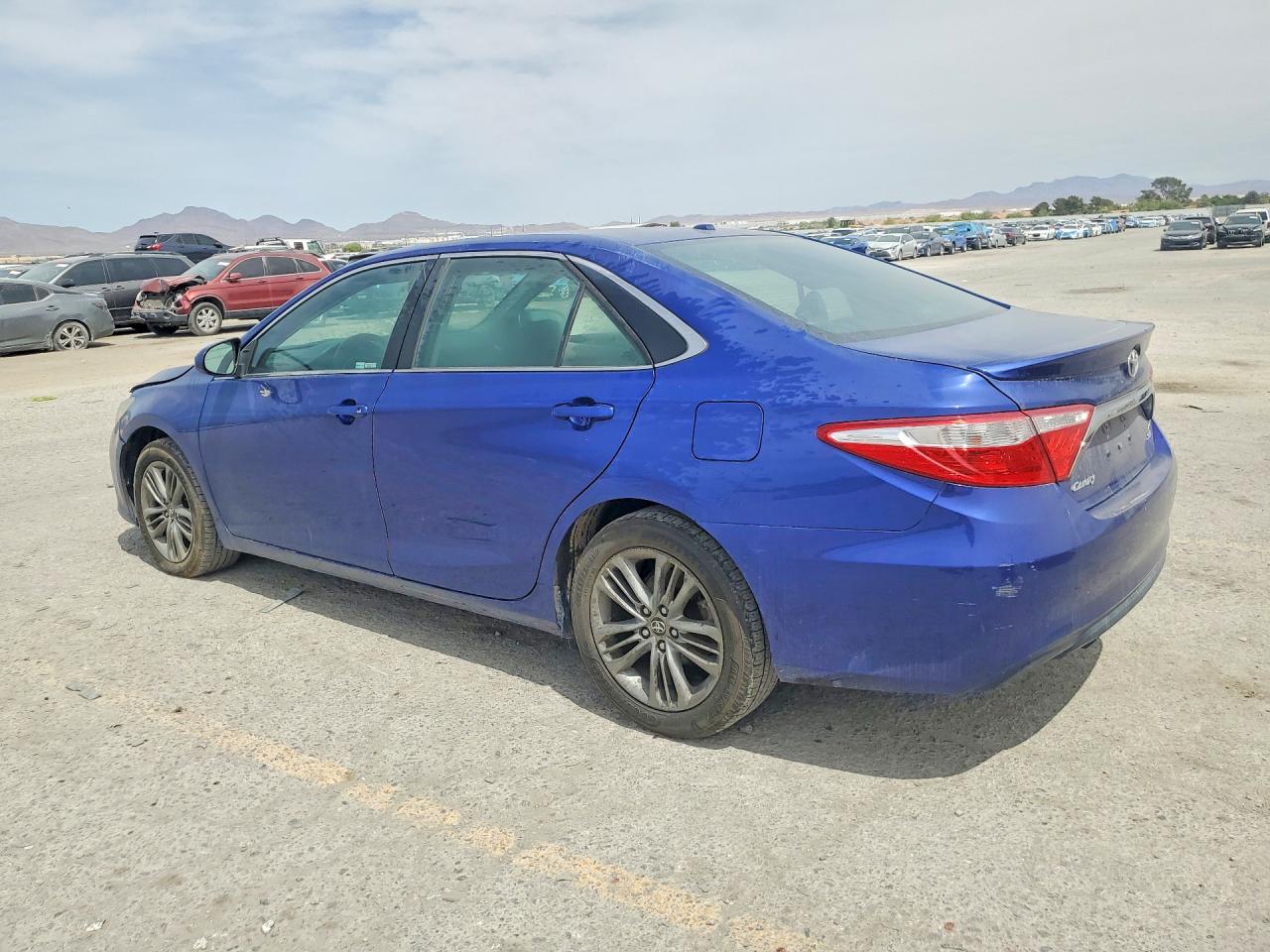 2016 TOYOTA CAMRY LE photo 3