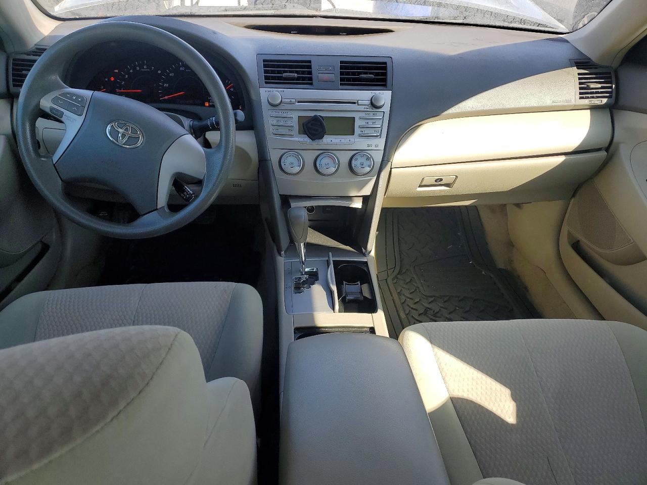 2011 TOYOTA CAMRY photo 15