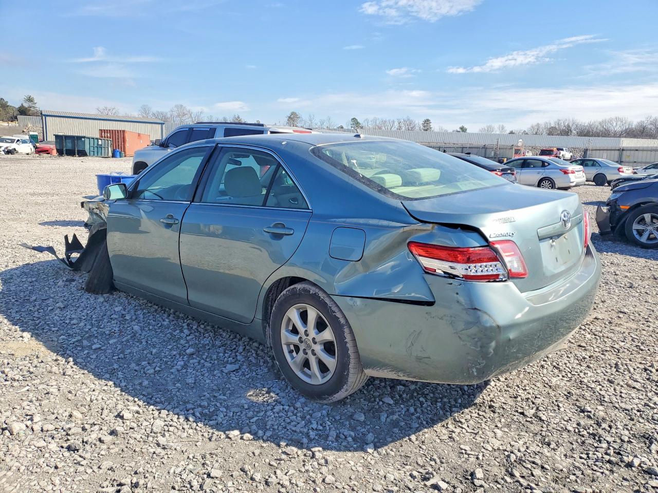 2011 TOYOTA CAMRY photo 3