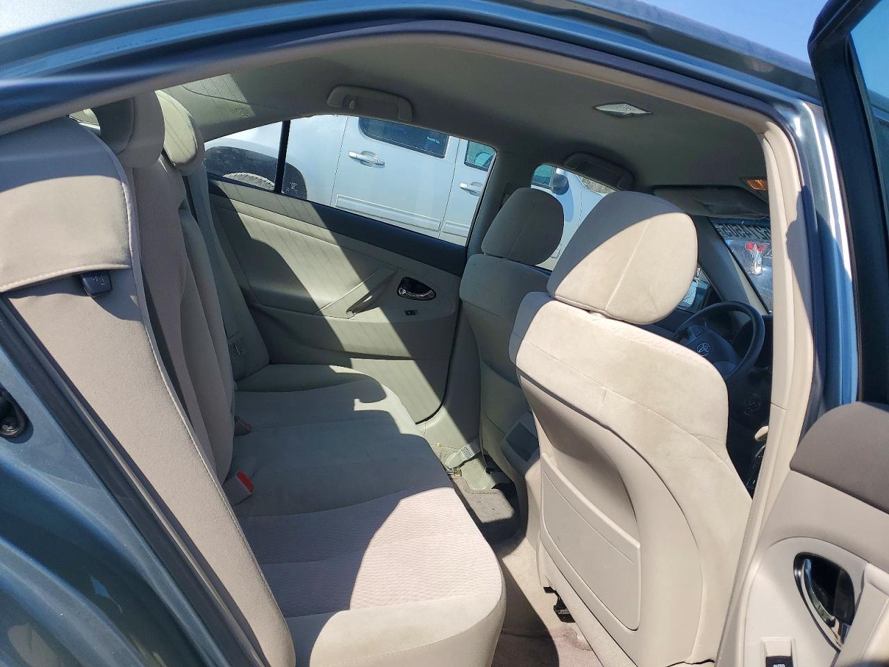 2011 TOYOTA CAMRY photo 19
