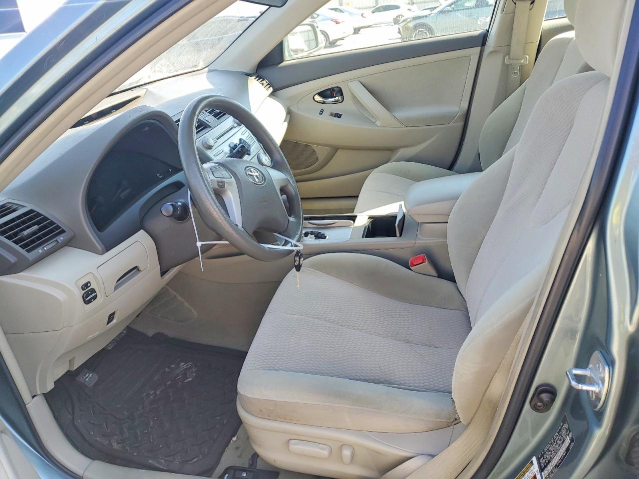 2011 TOYOTA CAMRY photo 13