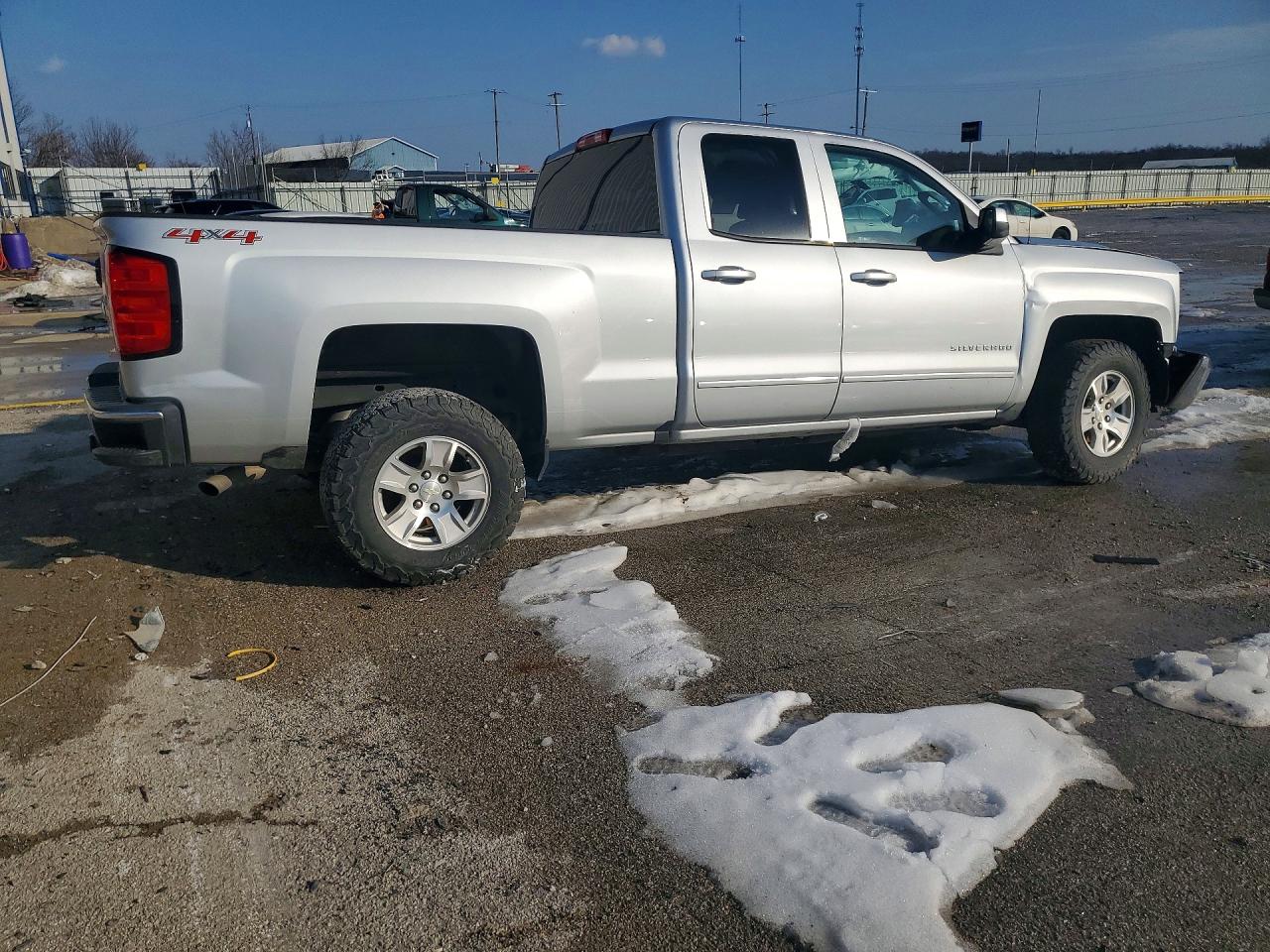 2017 CHEVROLET SILVERADO K1500 LT photo 5