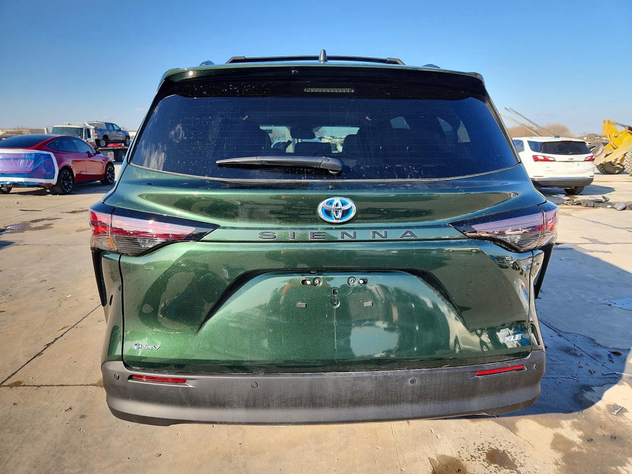 2025 TOYOTA SIENNA XLE 8-PASSENGER photo 6