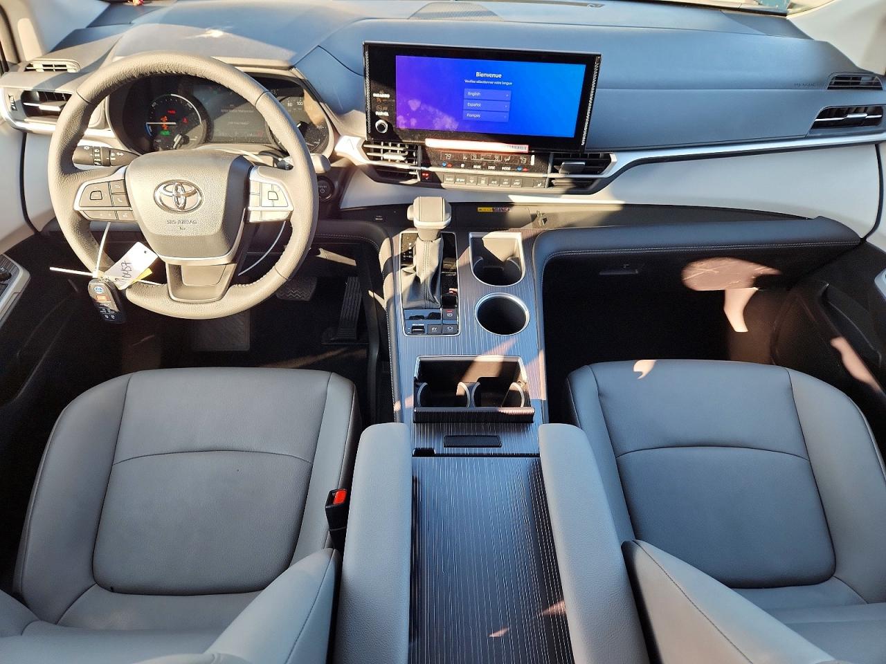 2025 TOYOTA SIENNA XLE 8-PASSENGER photo 8