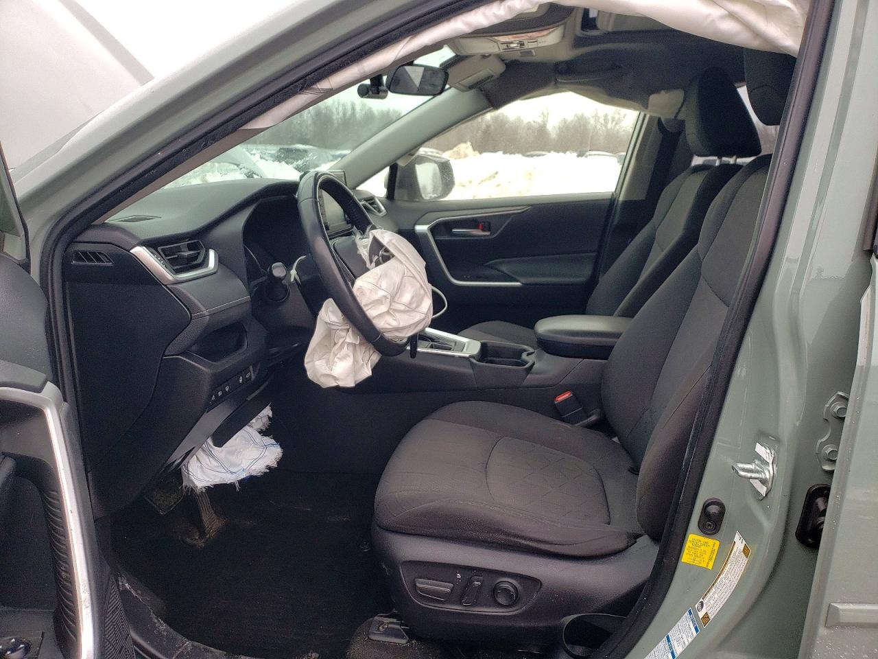 2019 TOYOTA RAV4 XLE photo 19