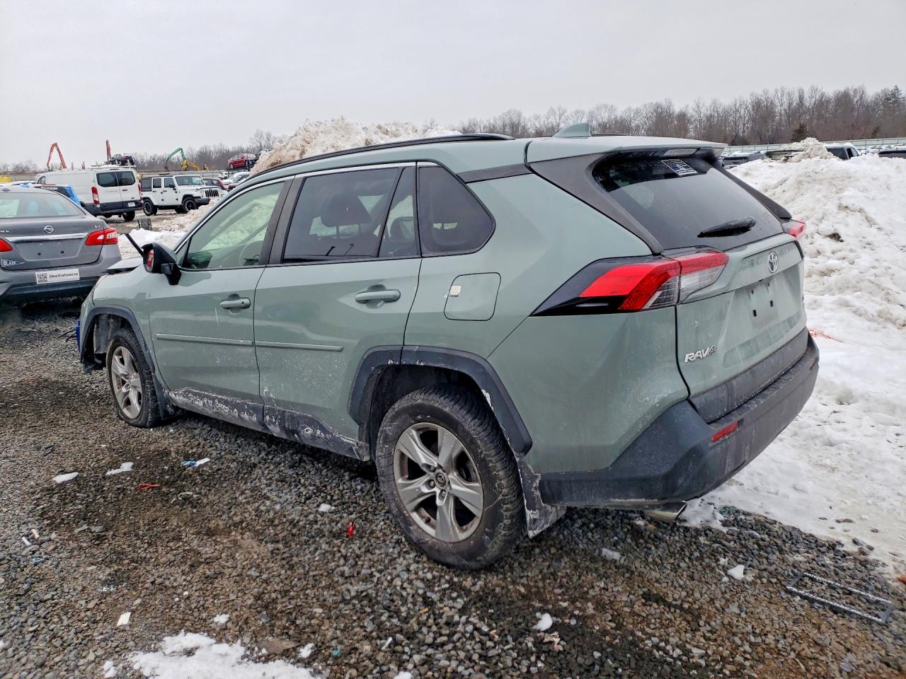 2019 TOYOTA RAV4 XLE photo 4