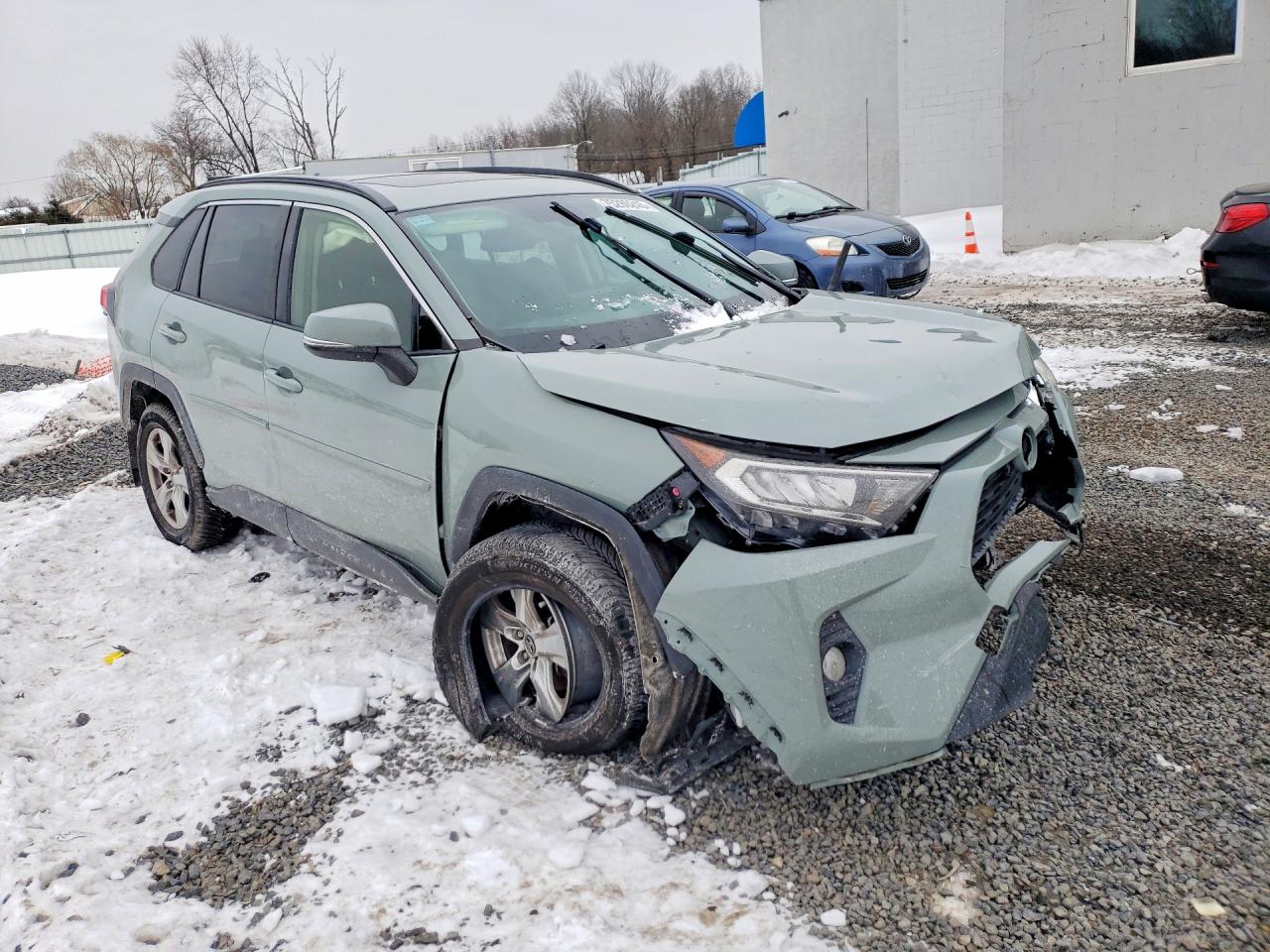 2019 TOYOTA RAV4 XLE photo 10