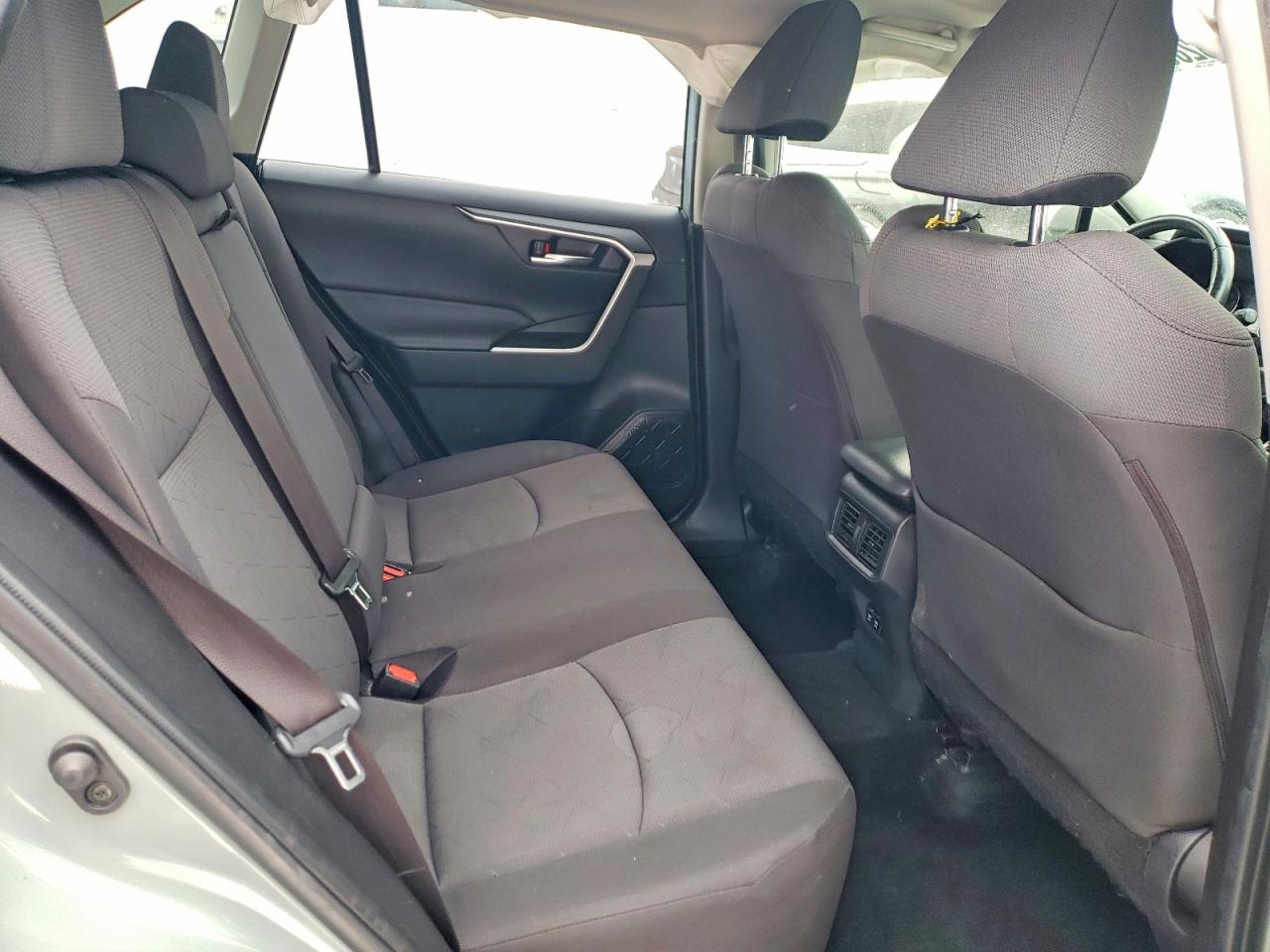 2019 TOYOTA RAV4 XLE photo 31
