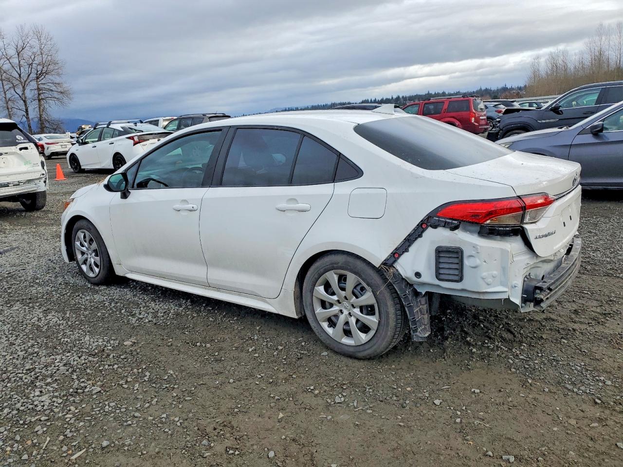 2025 TOYOTA COROLLA LE photo 3