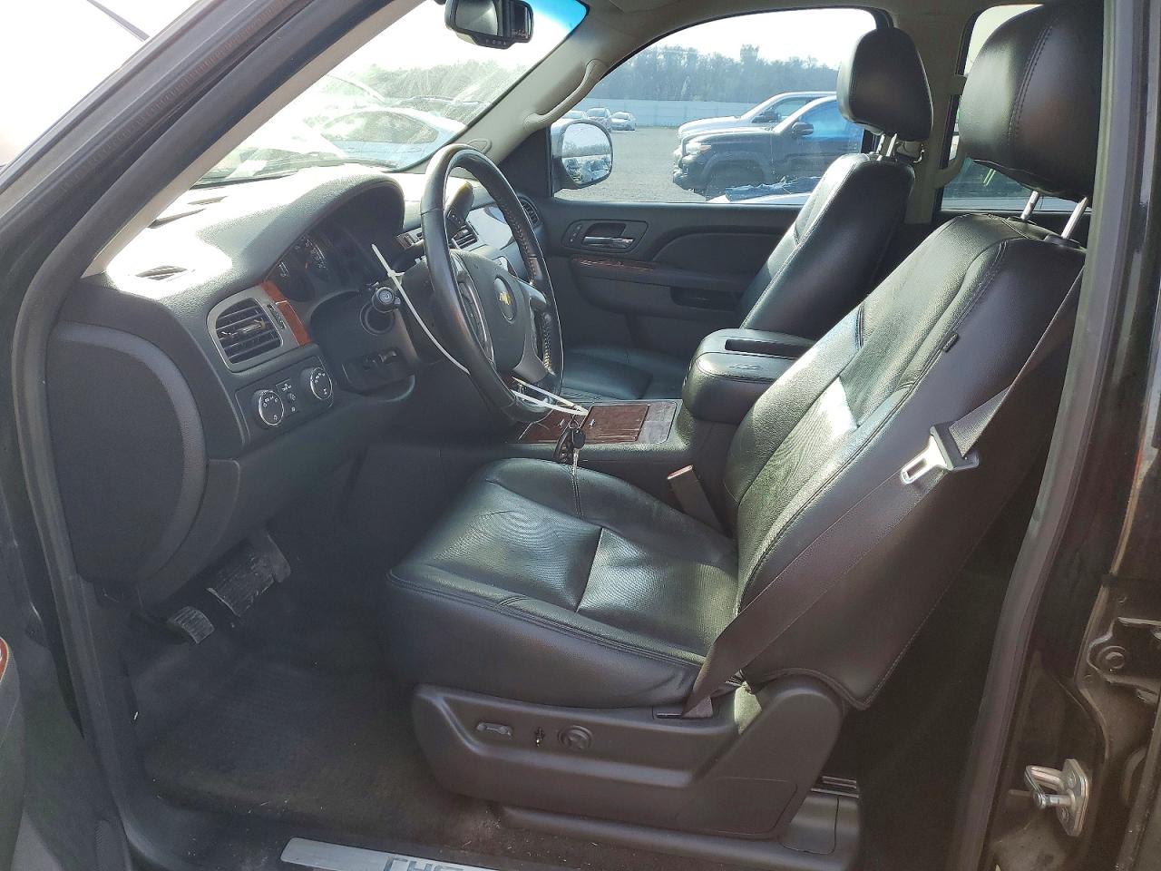 2011 CHEVROLET SUBURBAN K1500 LTZ photo 7