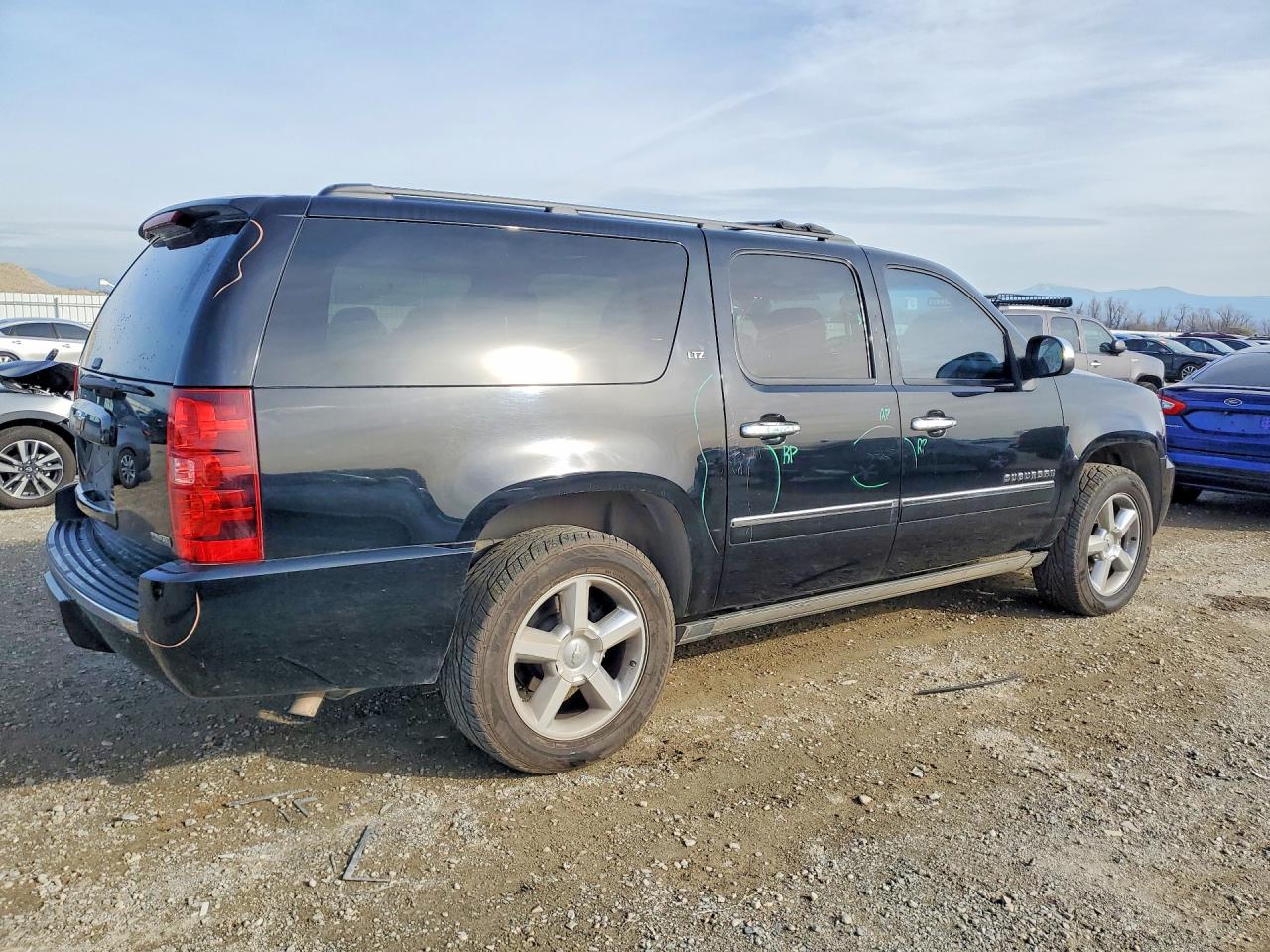 2011 CHEVROLET SUBURBAN K1500 LTZ photo 3
