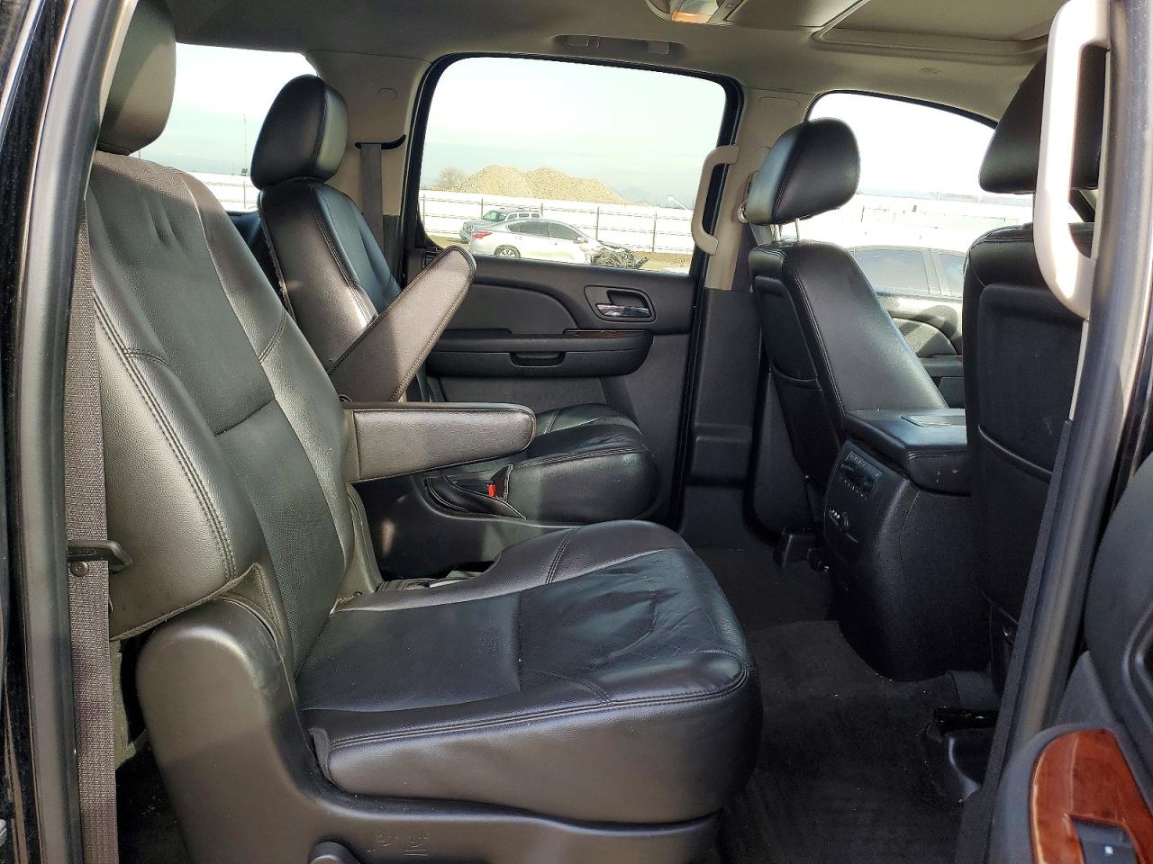 2011 CHEVROLET SUBURBAN K1500 LTZ photo 11