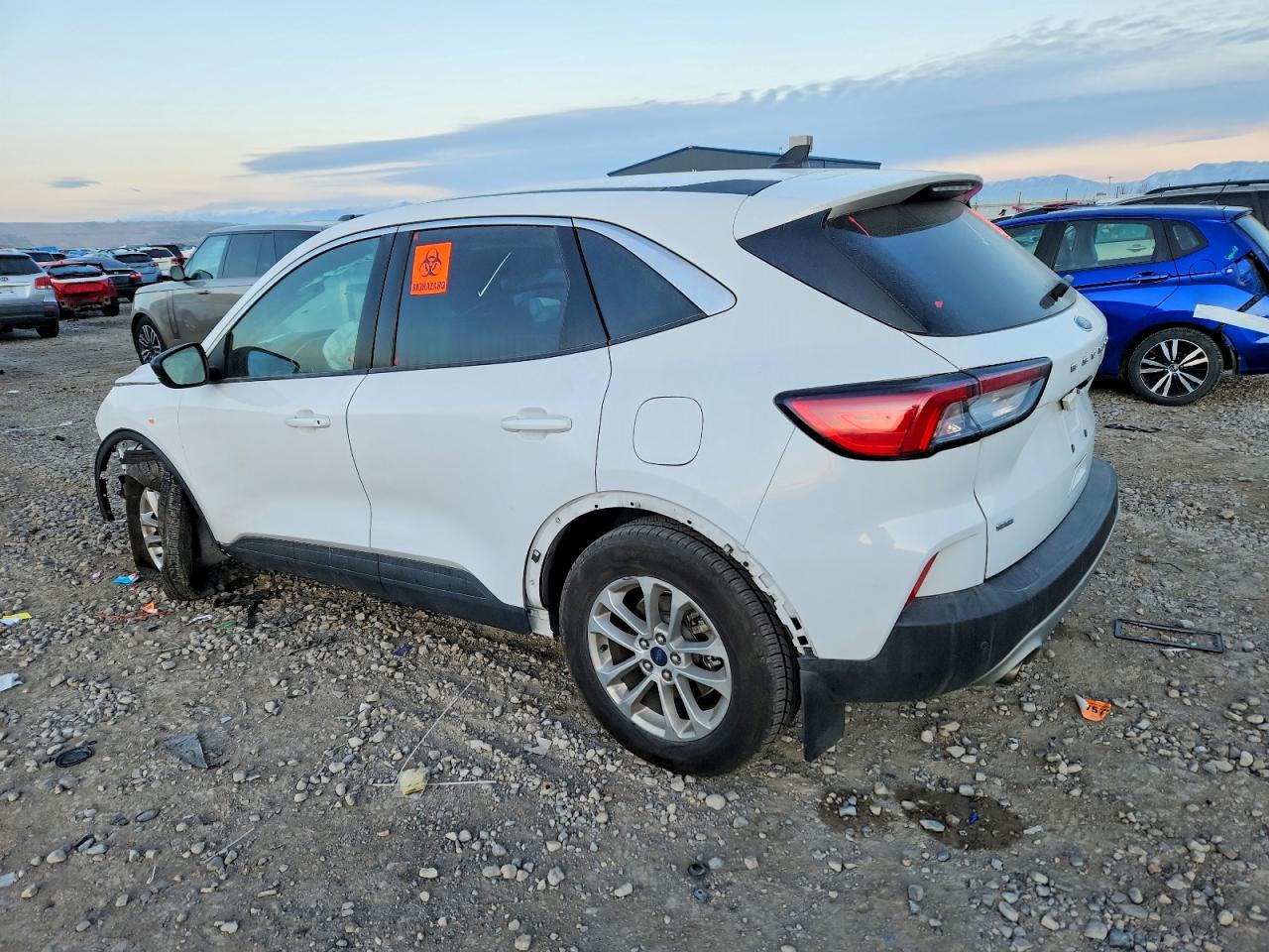 2022 FORD ESCAPE SE photo 2