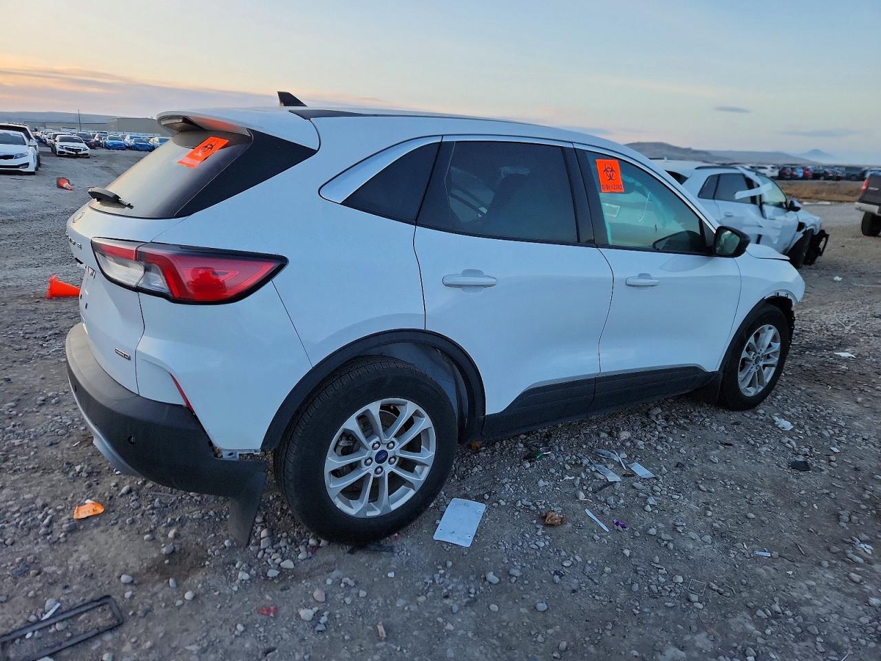 2022 FORD ESCAPE SE photo 3