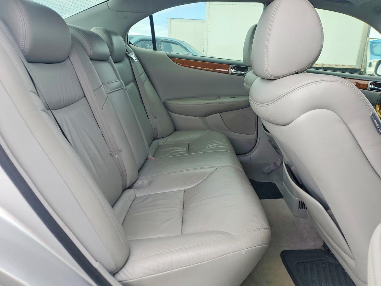 2005 LEXUS ES 330 photo 10