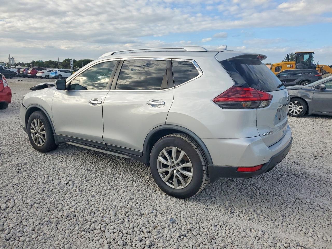 2020 NISSAN ROGUE SV photo 4