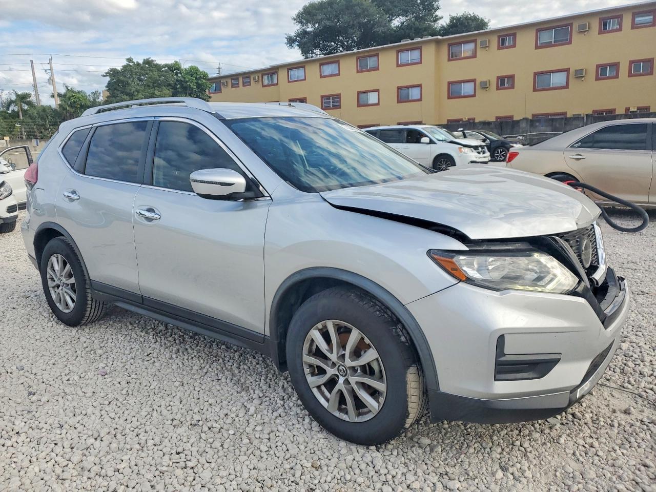 2020 NISSAN ROGUE SV photo 10