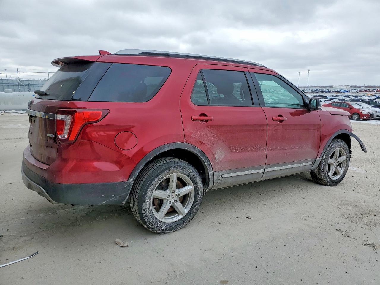 2016 FORD EXPLORER XLT photo 3