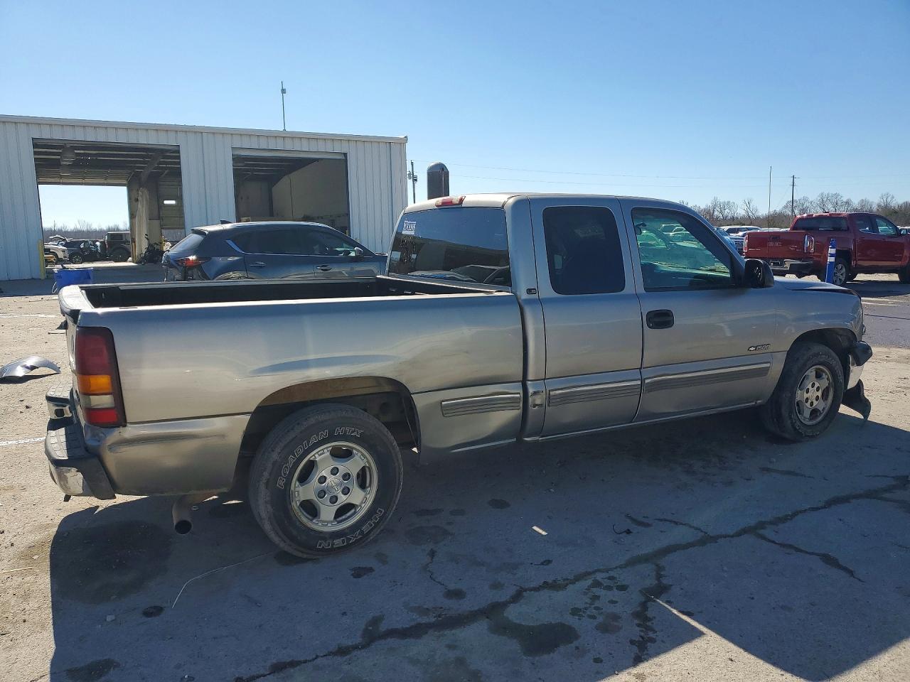 2002 CHEVROLET SILVERADO C1500 photo 3