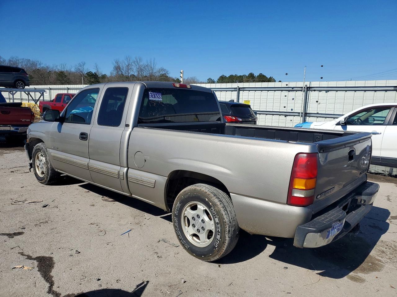 2002 CHEVROLET SILVERADO C1500 photo 2