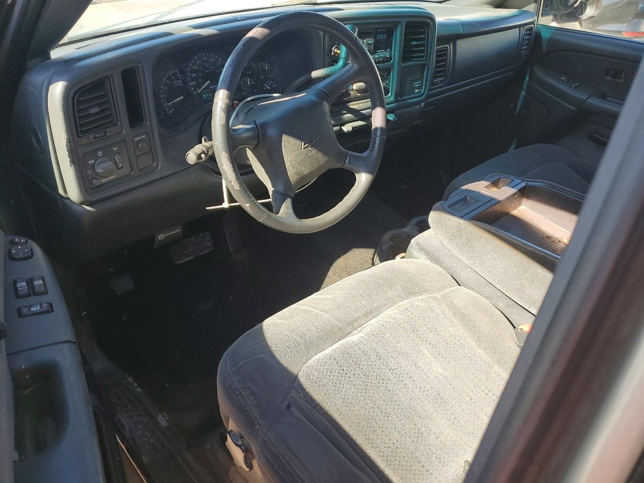 2002 CHEVROLET SILVERADO C1500 photo 8