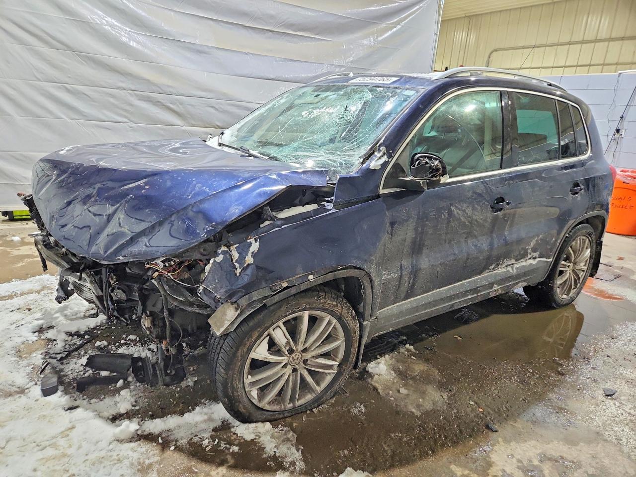 2011 VOLKSWAGEN TIGUAN