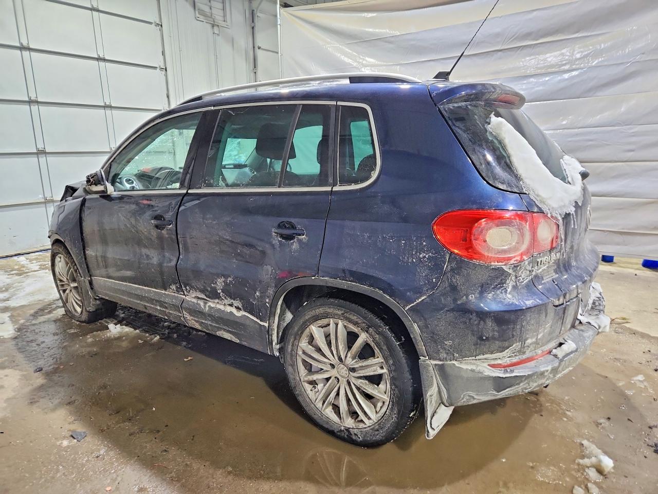 2011 VOLKSWAGEN TIGUAN S photo 4