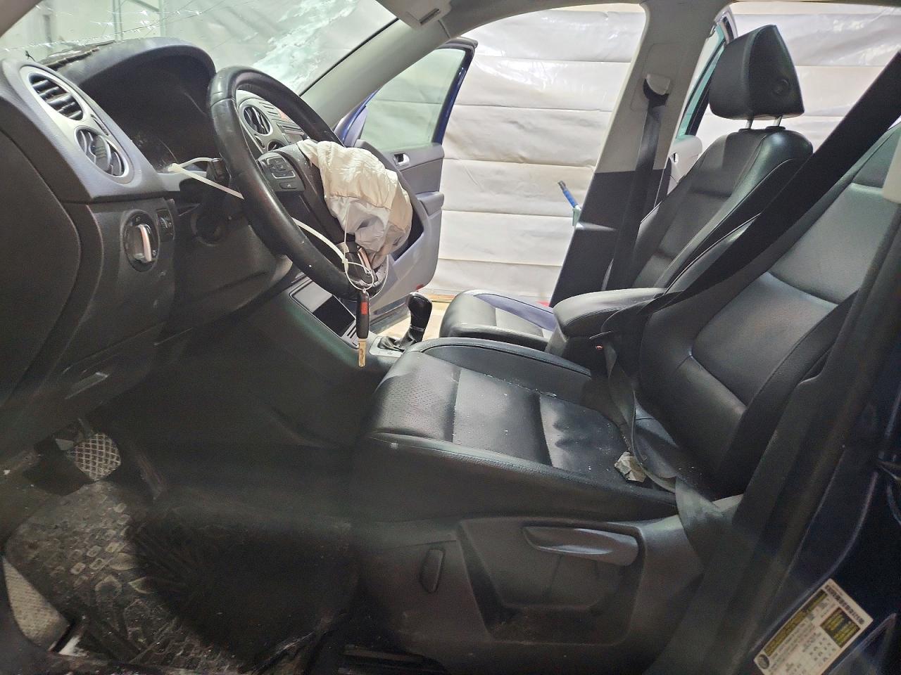 2011 VOLKSWAGEN TIGUAN S photo 19