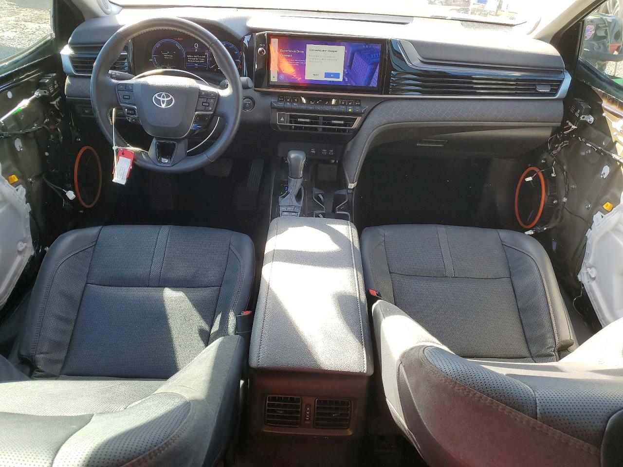 2025 TOYOTA CAMRY XLE photo 8