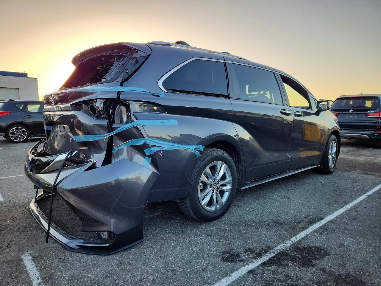 2025 TOYOTA SIENNA LIMITED photo 3