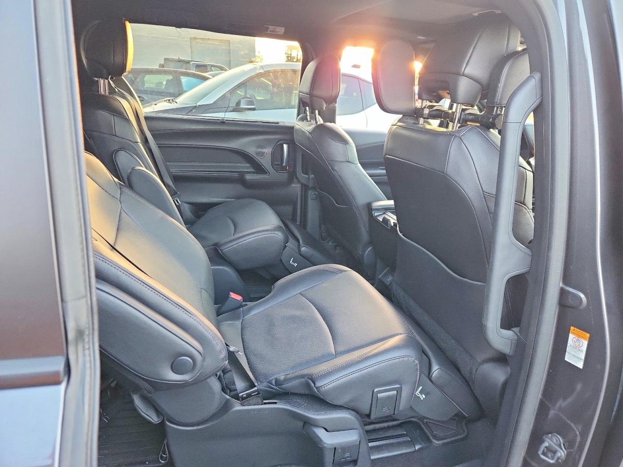 2025 TOYOTA SIENNA LIMITED photo 10