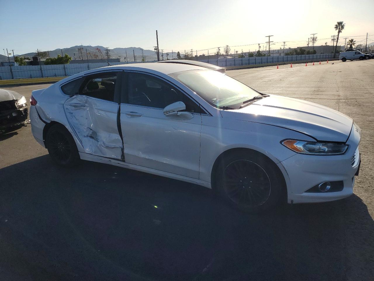 2016 FORD FUSION SE photo 4