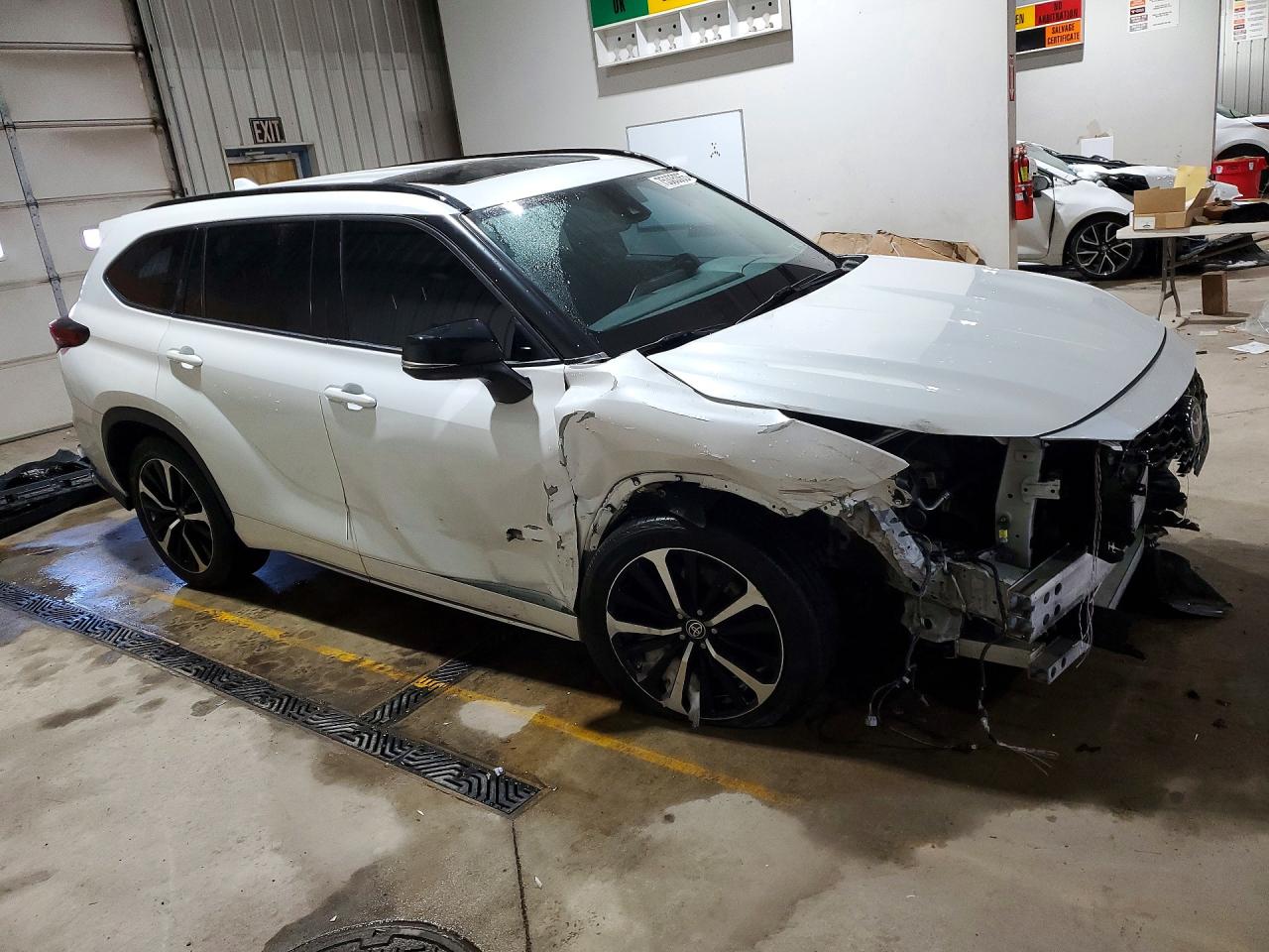 2022 TOYOTA HIGHLANDER XSE photo 4