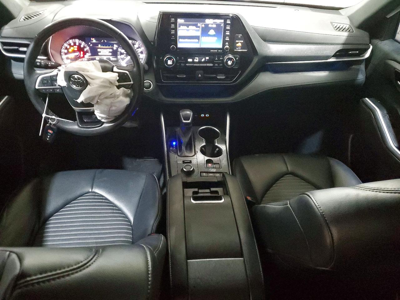 2022 TOYOTA HIGHLANDER XSE photo 8