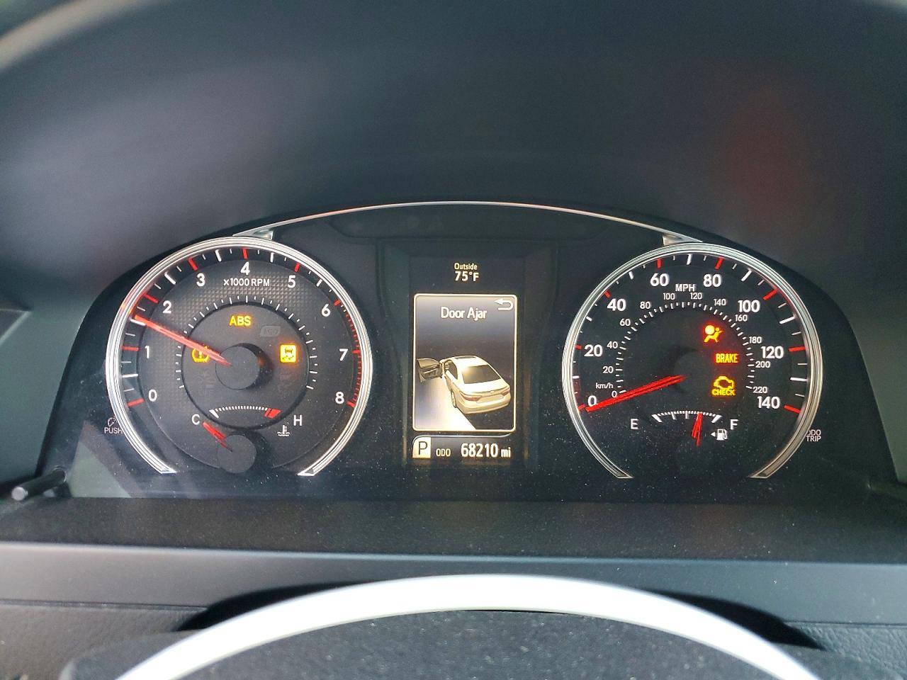 2016 TOYOTA CAMRY LE photo 9