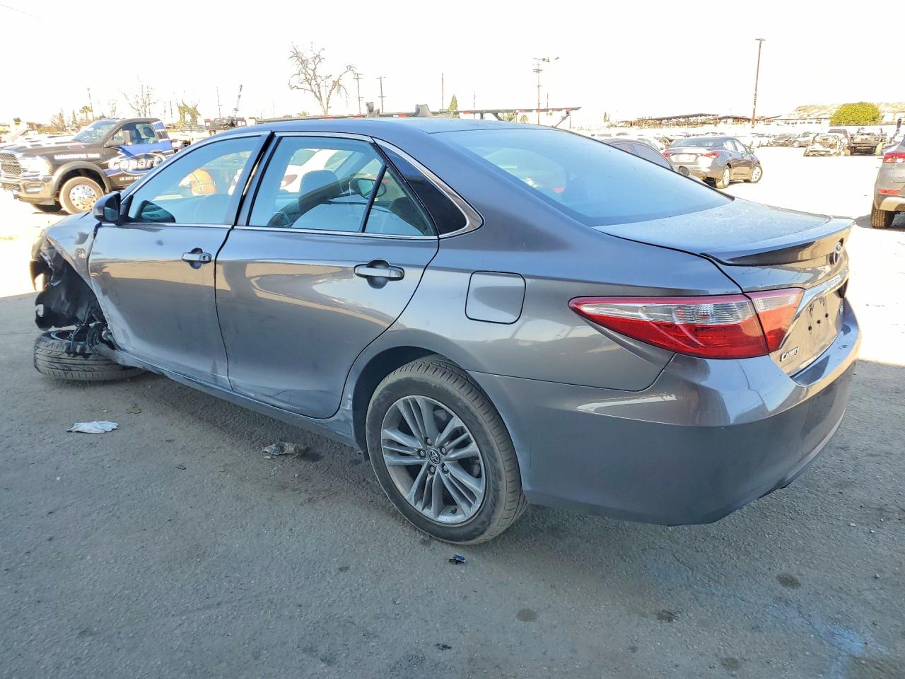 2016 TOYOTA CAMRY LE photo 2