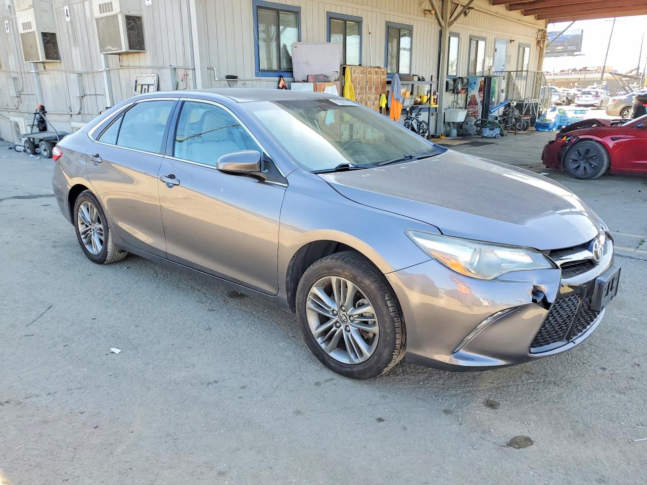 2016 TOYOTA CAMRY LE photo 4