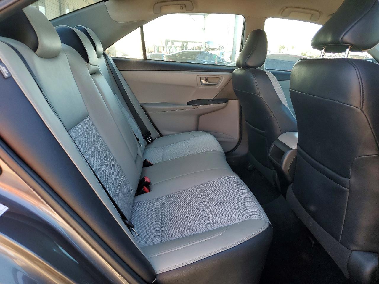 2016 TOYOTA CAMRY LE photo 10