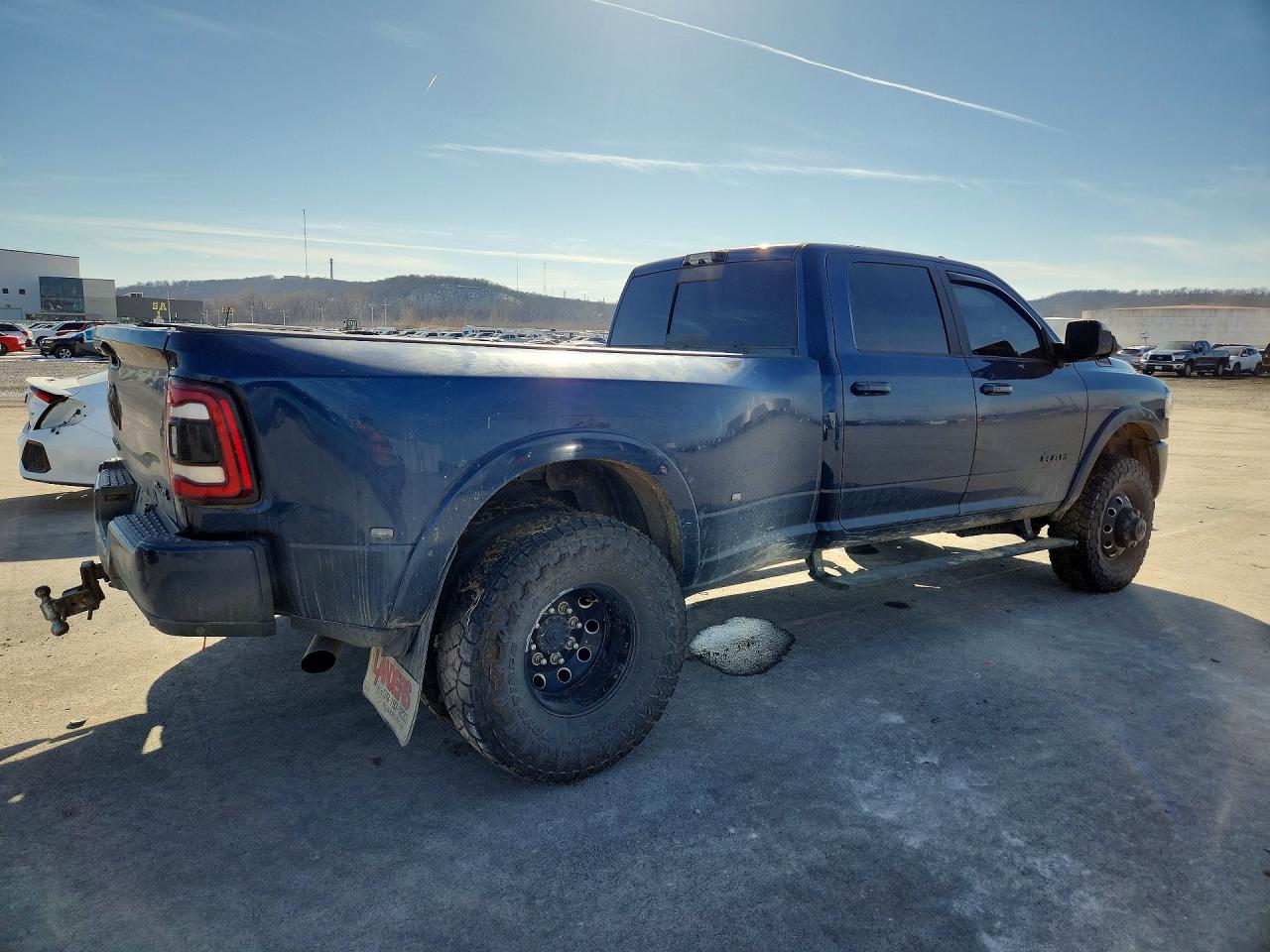 2022 RAM 3500 LARAMIE photo 3