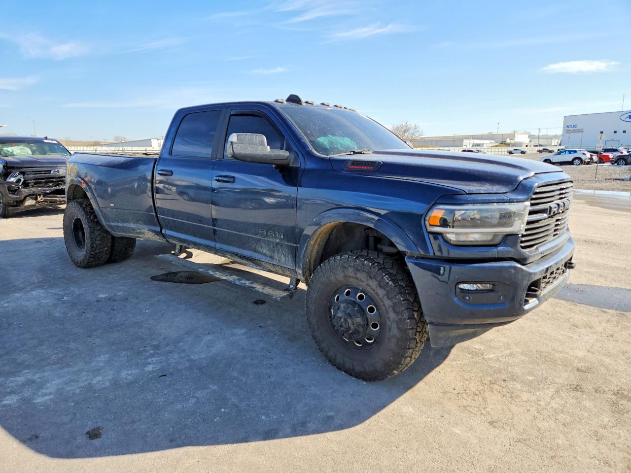 2022 RAM 3500 LARAMIE photo 4