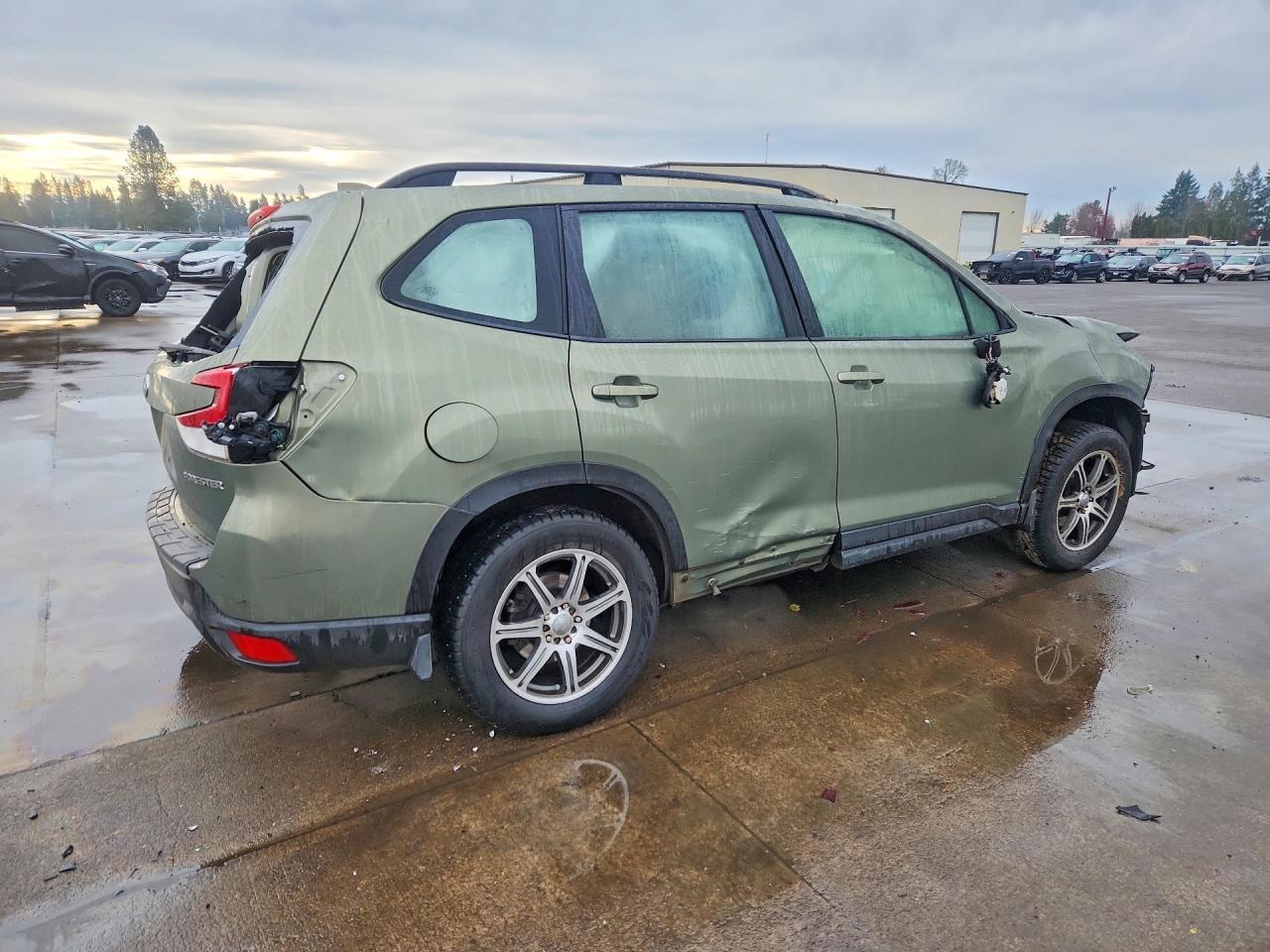 2019 SUBARU FORESTER photo 3