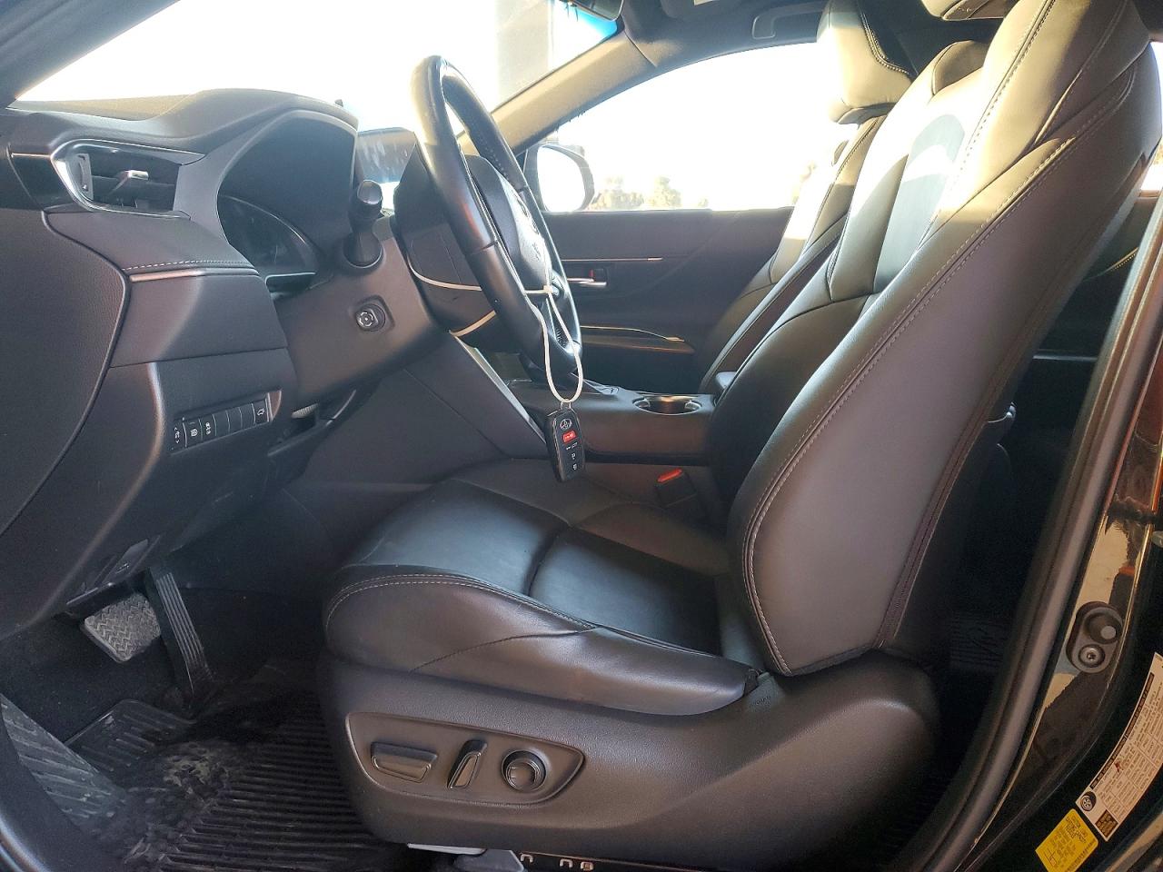 2023 TOYOTA VENZA photo 13