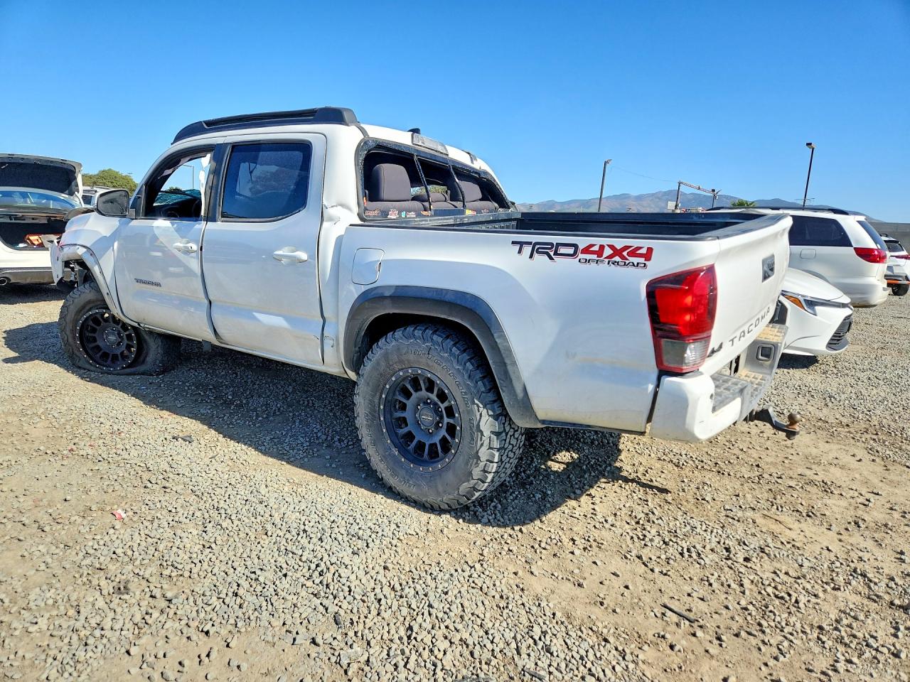 2019 TOYOTA TACOMA DOUBLE CAB photo 2