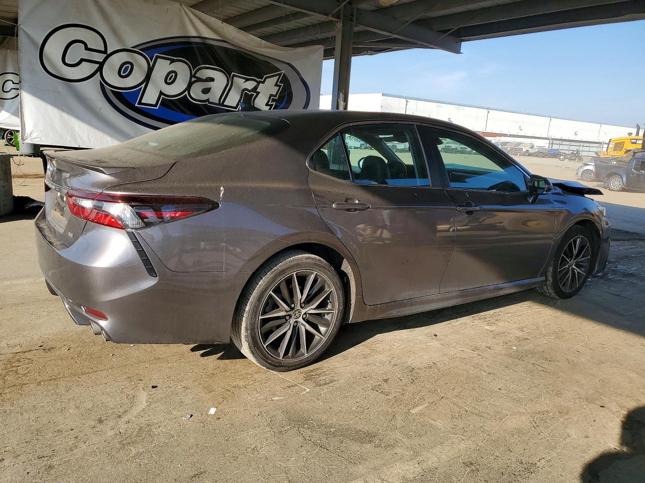 2022 TOYOTA CAMRY SE photo 5